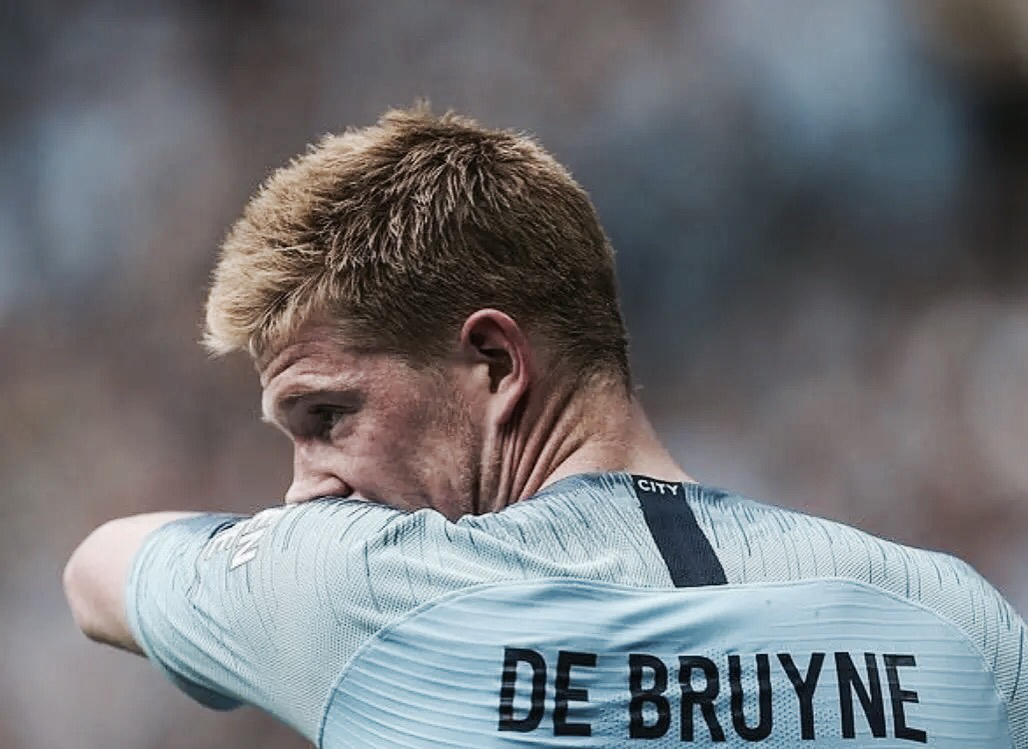 过去9次英超圣诞榜首5次最终夺冠，其余4次均是曼城逆袭（近9次英超圣诞榜首仅5次守住冠军，其余4次皆被曼城逆袭夺冠）