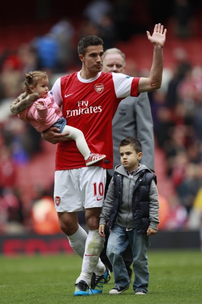 篮球勇士教练组进行临场换人调整收好效果