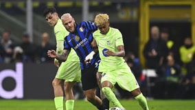 东北人冰雪上玩出花样，骑行健身与躺平同乐