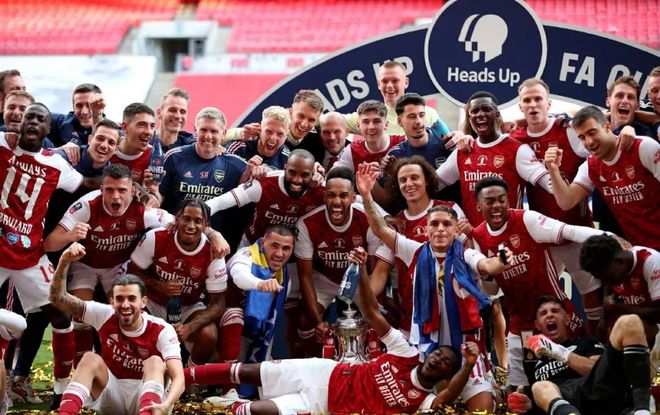 海港夺冠历程：上半程排第4，对BIG4仅取1分；下半程11胜2平2负