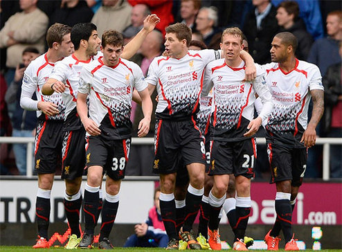 逆足双飞翼齐闪光！国米2500万先生3战逆袭，从水货逆袭球迷宠儿