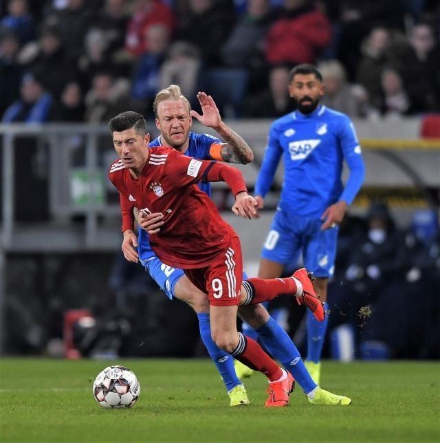 国安全队抵达北京，大兴机场内围满前来接机的国安球迷