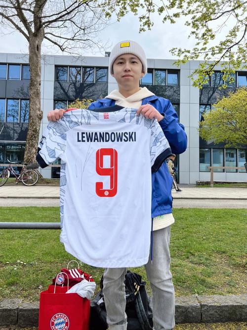 加斯佩里尼率队五次欧联杯赛季首战均获胜，且每次至少打进2球（加斯佩里尼执教球队欧联杯赛季揭幕战五战全胜，场场至少攻入2球）