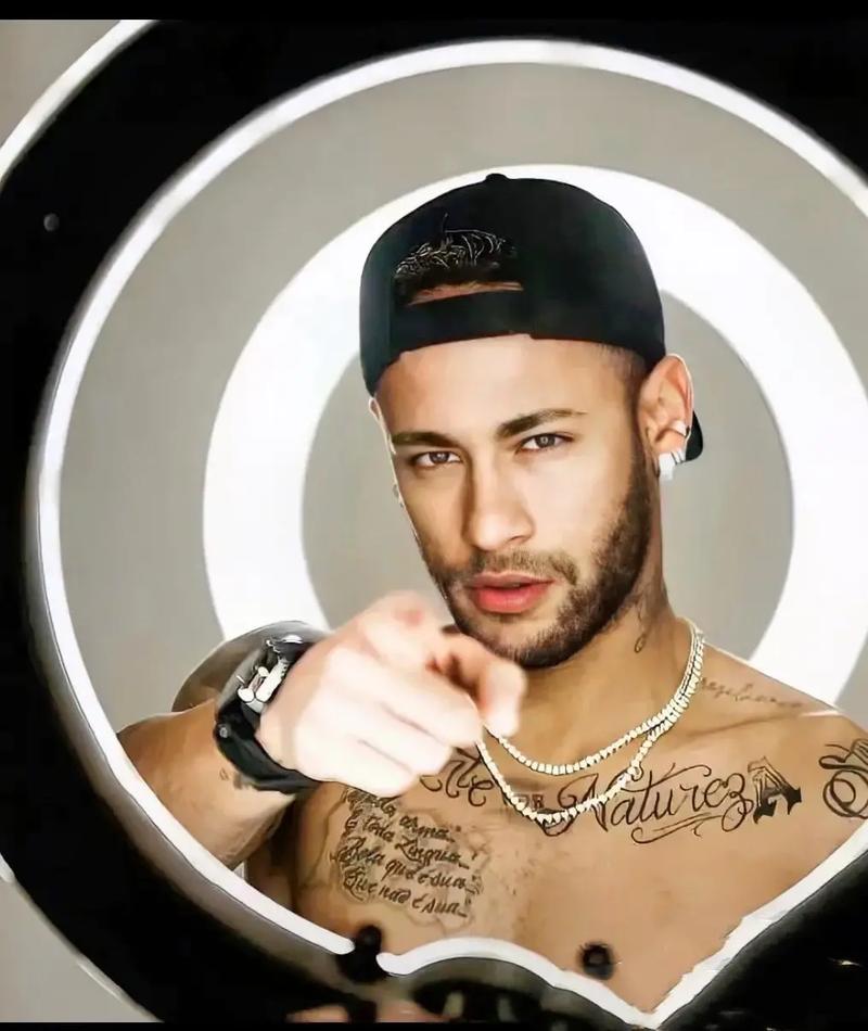 官方：伯恩茅斯续约17岁前锋乔尼·戴（伯恩茅斯官宣与17岁前锋乔尼·戴完成续约）