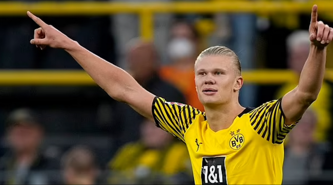 深圳新鹏城主帅陈涛观战曼城比赛，明日与城市集团同事会面