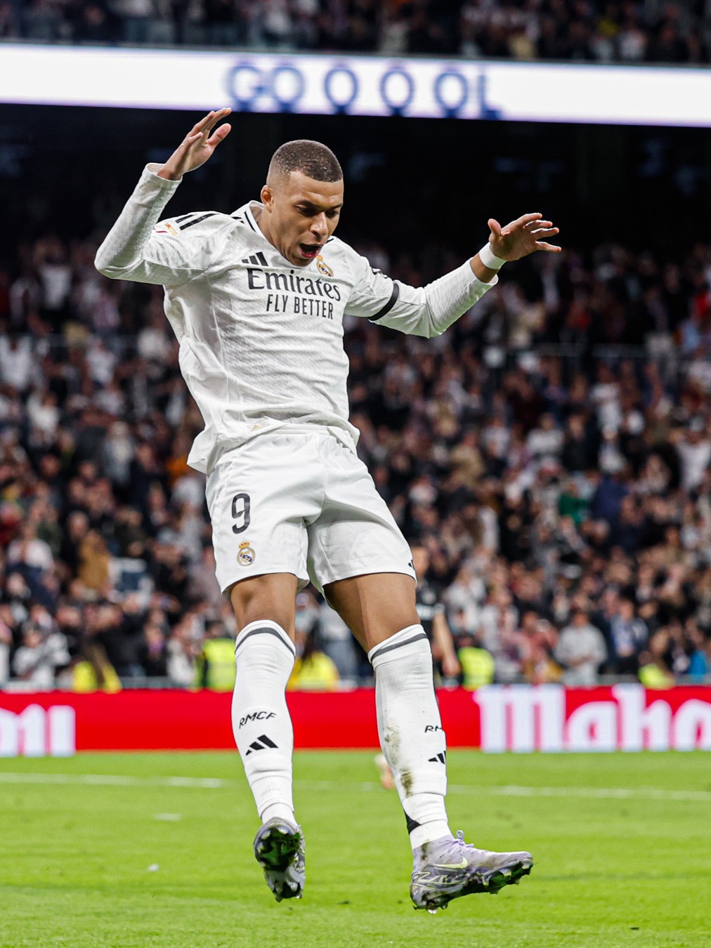 保罗被裁掉后，19年资深快船球迷愤怒脱粉，格里芬点赞