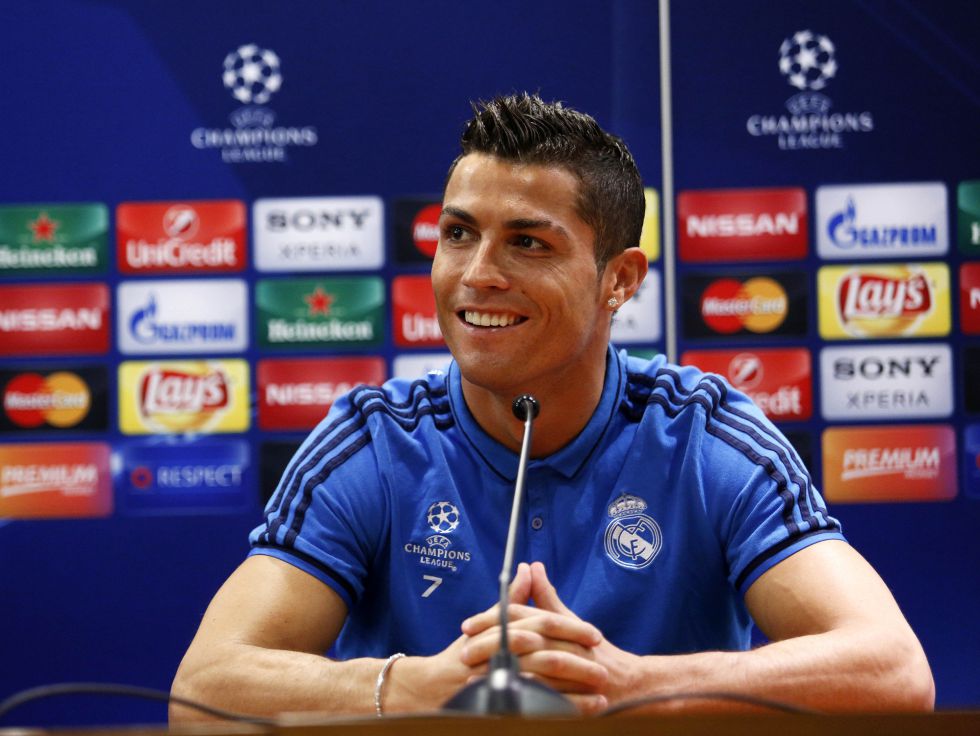 德天空：曼联已向莱比锡明确表示，他们仍在对谢什科的竞争中