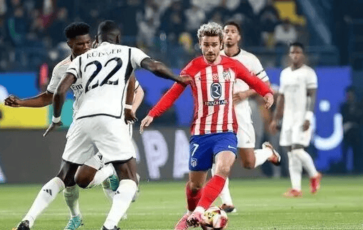 英超半场：两队合计零射正，琼斯远射中框，利兹联0-0利物浦